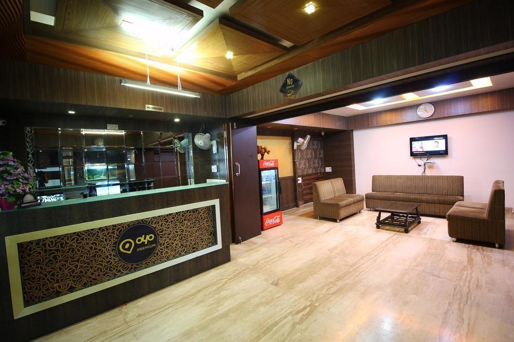Oyo Premium Law Garden C G Road 호텔 아흐메다바드 외부 사진